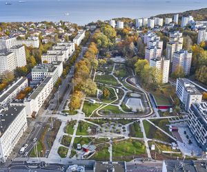 Życie w Architekturze 2025. PARK CENTRALNY w Gdyni - park miejski jako wielofunkcyjny teren zielony z parkingiem podziemnym na 270 samochodów w centrum miasta Gdyni wzdłuż alei Marszałka Piłsudskiego (ETAP II i III). ARCH-DECO Sp. z o.o.