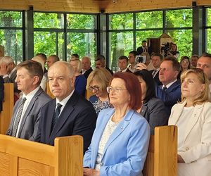 Modlili się w podzięce za wygraną Nawrockiego. Politycy PiS zjechali do słynnego sanktuarium