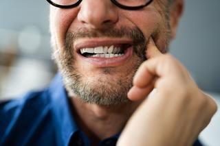 Zgorzel zęba – poważne zagrożenie dla zdrowia. Jak się objawia?