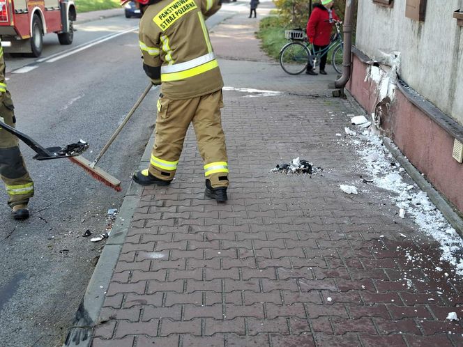 W Wąchocku auto osobowe wjechało w dom