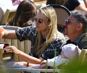 Krzysztof Ibisz je żonie z ręki