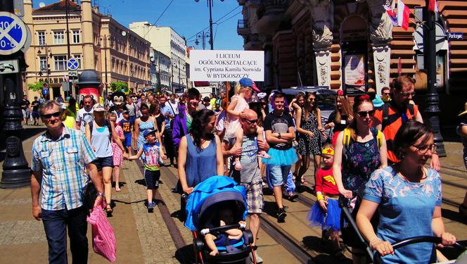 W Bydgoszczy, jak w bajce! Zobaczcie kolorowy i radosny przemarsz ulicami miasta [ZDJĘCIA]