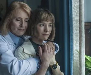 Nowy serial zamiast Stulecia Winnych. Zagra w nim wielka gwiazda sagi rodu Winnych. Data premiery Domu pod Dwoma Orłami coraz bliżej – ZDJĘCIA, ZWIASTUN