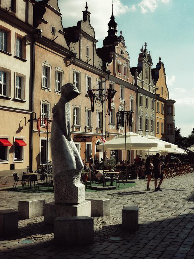 Opole na zdjęciach Krzysztofa Mazurowskiego. Uchwycił "podróżnika w czasie"