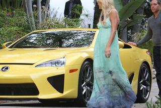 Paris Hilton dostała Lexusa