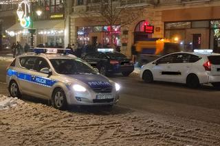 Łódzcy policjanci skontrolowali kierowców przewożących klientów na aplikację. Zatrzymali dwóch poszukiwanych