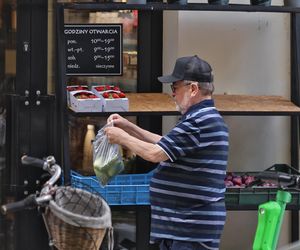 Edward Miszczak i Anna Cieślak na bazarku