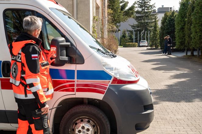 Na sygnale, odcinek 745. Benio (Hubert Jarczak), Wanda (Anna Lemieszek), kolega (Robert Panczkowski)