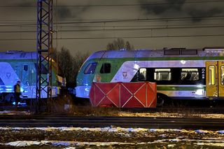 Śmiertelne potrącenie przez pociąg w Warszawie. Pieszy wtargnął pod rozpędzony skład. Zginął na miejscu