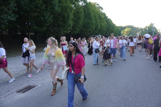 Fani Taylor Swift w drodze na Stadion Narodowy. Koncert N1 1.08.2024