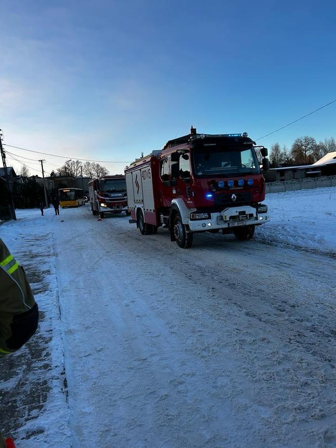 Dziewczynka wbiegła wprost pod auto. Została zakleszczona pod pojazdem