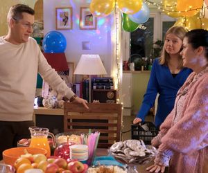  M jak miłość, odcinek 1794: Żałoba po śmierci Filarskiego szybko się skończy! Kinga i Piotrek urządzą imprezę na Deszczowej - ZDJĘCIA