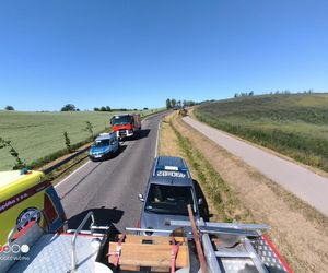 Czołowe zderzenie na szesnastce. 7 osób poszkodowanych, w tym dziecko!