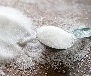 Zwiększa ryzyko 45 chorób, ale jemy go codziennie. Eksperci: tylko taka ilość jest bezpieczna 