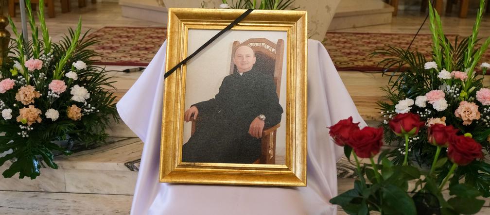 Śląskie: Ksiądz Grabowski zmarł podczas mszy! Reanimowali go wierni. Oddał się Bogu