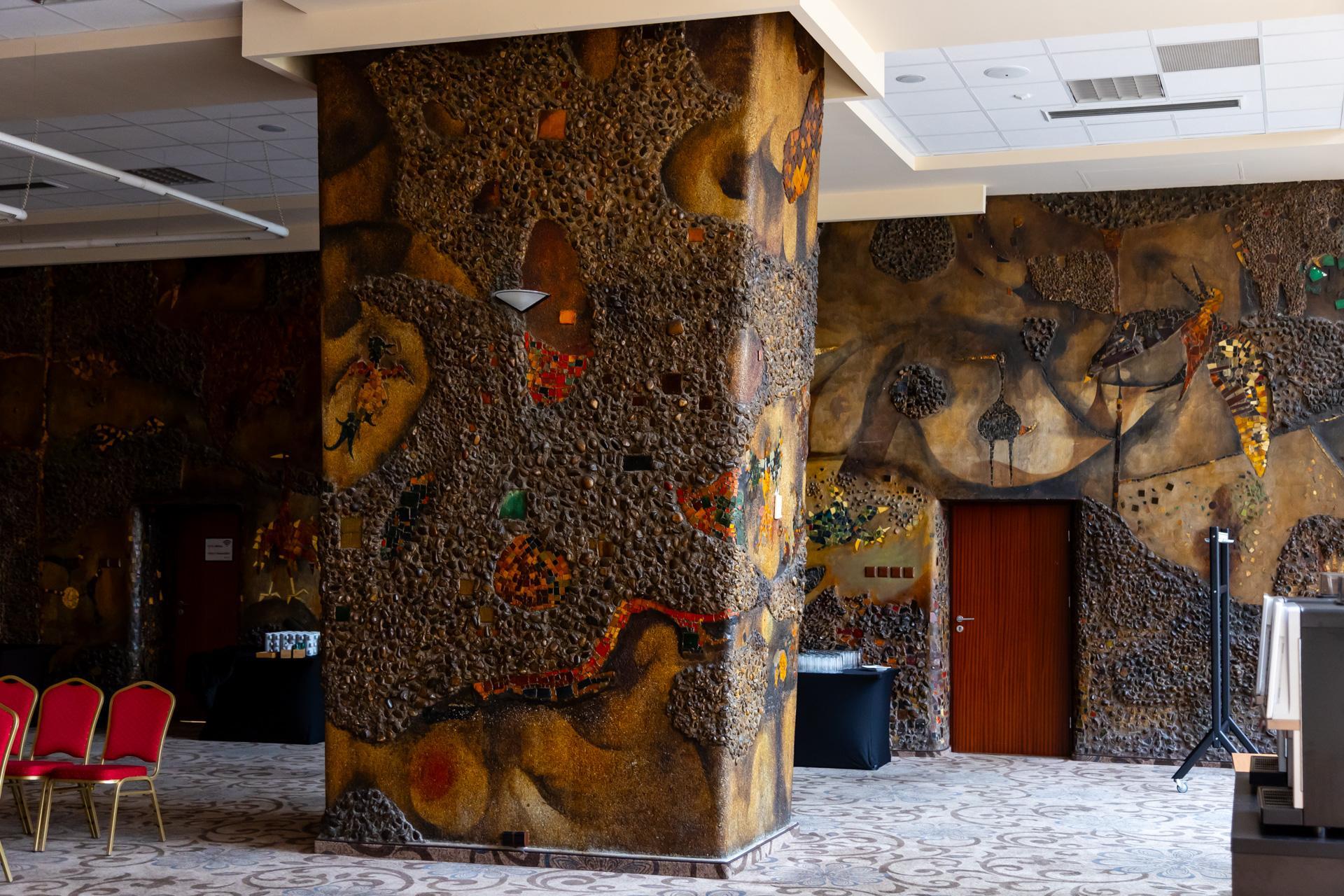 Mozaiki Rechowiczów w warszawskim Domu Chłopa - zobacz zdjęcia. Dziś mieści się tu Hotel Gromada