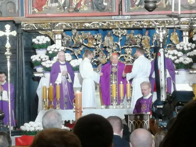 Ostatnie pożegnanie Wandy Półtawskiej. Kard. Dziwisz: "Księga jej życia została zamknięta"