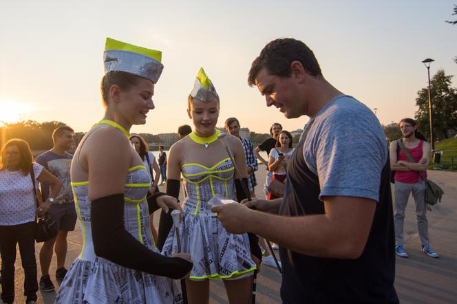 Zjechał już ze swoim tańcem kawał świata. Ostatnio zawitał do Krakowa! "Where The Heck is Matt?" [ZDJĘCIA, WIDEO]