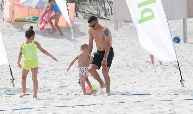 Sławomir Peszko na plaży