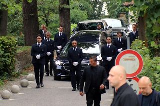 Prywatne uroczystości żałobne Giorgio Armaniego w rodzinnych stronach projektanta