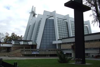 Wyglądają jak wyjęte z koszmaru! Zobacz najbrzydsze budynki kościołów w Warszawie [TOP 10]