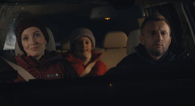 M jak miłość odc. 1857. Bartek (Arkadiusz Smoleński), Hania (Wiktoria Basik), Natalka (Dominika Suchecka)