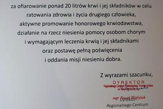 Oddał już ponad 26 litrów krwi! Wyjątkowe odznaczenie dla bydgoskiego policjanta 