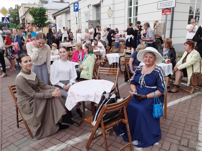 Siedlczanie mogli wsiąść w wehikuł czasu i zobaczyć ulicę Pułaskiego - Piękną sprzed stu lat