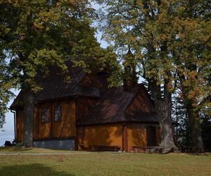 To jedna z najpiękniejszych małopolskich wsi. Kiedyś mieszkał w niej święty pustelnik