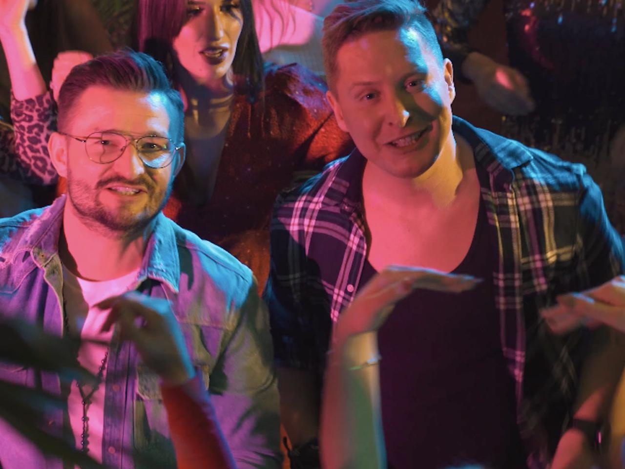 Antek Smykiewicz i Chuchu połączyli siły. Piosenka Carpe Diem polskim HITEM LATA?