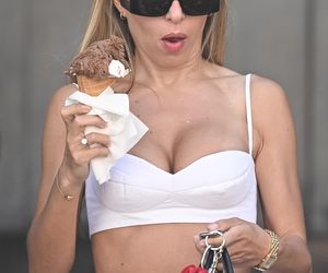 Ewa Chodakowska je lody w upalny dzień