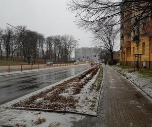 Gołoledź, marznące opady i oblodzone chodniki. Tak wyglądał poranek na drogach w Białymstoku