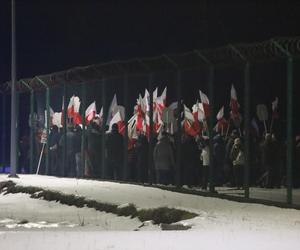 Manifestacja pod więzieniem, w którym przebywa Maciej Wąsik