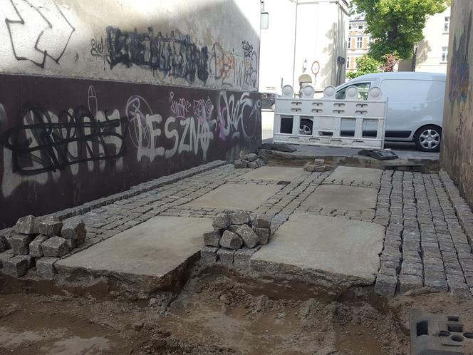 Duże zmiany na małej ulicy Wąskiej w Lesznie