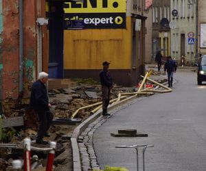 W Głuchołazach sceneria jak z czasów wojny. Mieszkańcy: „Chleba nam potrzeba” 