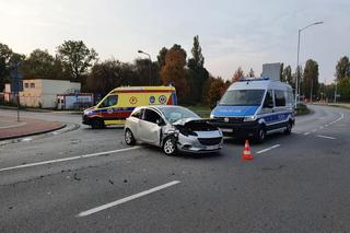 Wypadek w Katowicach. Autobus zderzył się z samochodem osobowym