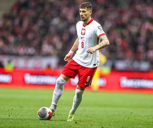 Polski piłkarz musiał się hamować przed kamerami TVP. Gryzł się w język po decyzji Probierza. Był zaskoczony