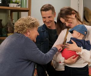 M jak miłość, odc. 1875. Paweł (Rafał Mroczek), Franka (Dominika Kachlik), Antoni Lucjan (Mark Myronenko), Barbara (Teresa Lipowska)