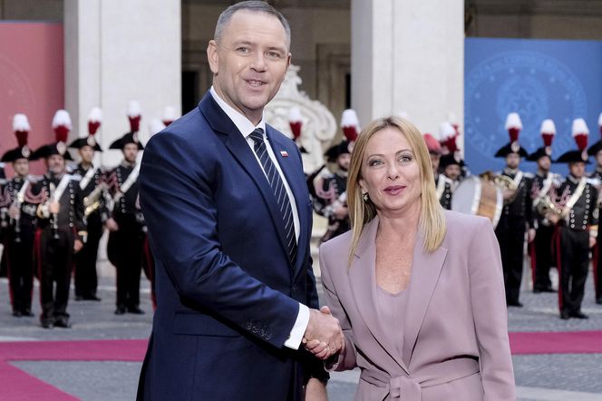 „Gest sztyletu” Giorgii Meloni wobec prezydenta Nawrockiego. Co naprawdę wydarzyło s…