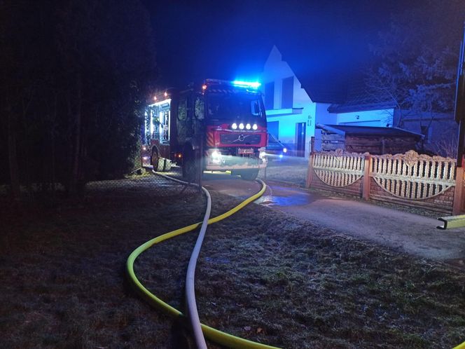 Brzozów. Tragiczny pożar drewnianego domu. W środku strażacy znaleźli ludzkie ciała