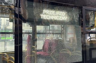 Dramat w centrum stolicy. Ktoś ostrzelał autobusy i tramwaj. Trwają poszukiwania sprawcy