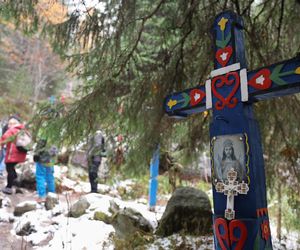 Wyjątkowy cmentarz w Tatrach Wysokich. „Umarłym na pamiątkę, żyjącym ku przestrodze”