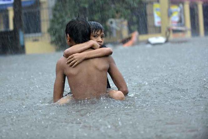 Filipiny walczą z potężnymi powodziami