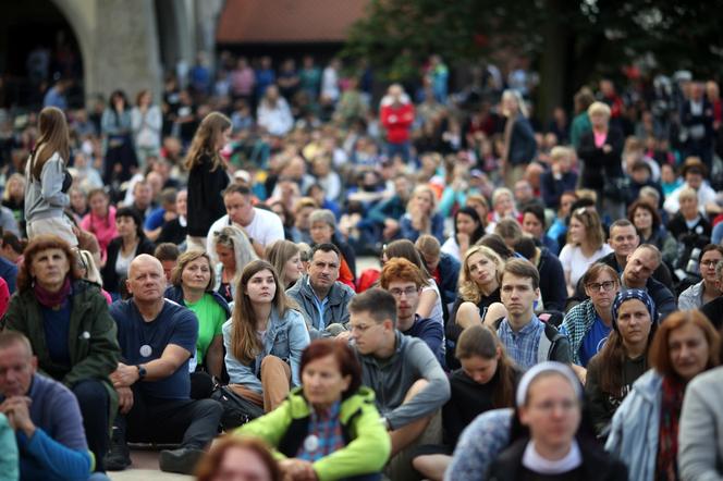 Pielgrzyma na Jasną Górę ruszyła z Krakowa. Tłumy uczestników zmierzają do Częstochowy