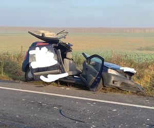 Poważny wypadek na DK 16 pod Olsztynem. Nie żyje kierowca auta osobowego