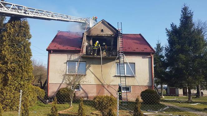 ZWŁOKI znalezione na poddaszu! TRAGICZNY pożar w Łęgu Tarnowskim!