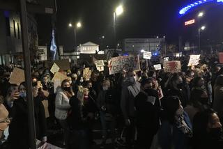 Strajk kobiet w Sosnowcu. Tłumy na ulicach! Wsparcie karetek, medyków i taksówkarzy [ZDJĘCIA, WIDEO]