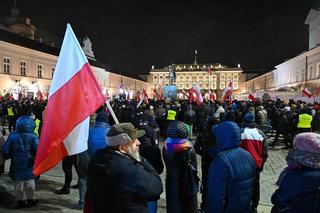 Protest pod Pałacem Prezydenckim
