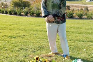 Jerzy Antczak na grobie Jadwigi Barańskiej