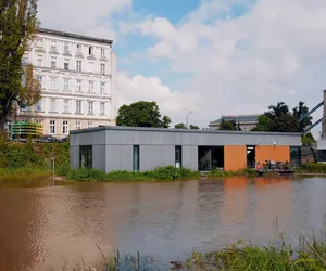 Zbudował we Wrocławiu pływający dom. Płaci za niego 120 zł rocznie